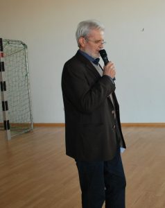 Theo Daniel begrüßte als Vorsitzender des Bachgaupokal-Ausschusses die vielen Sportsfreunde aus dem Bachgau.